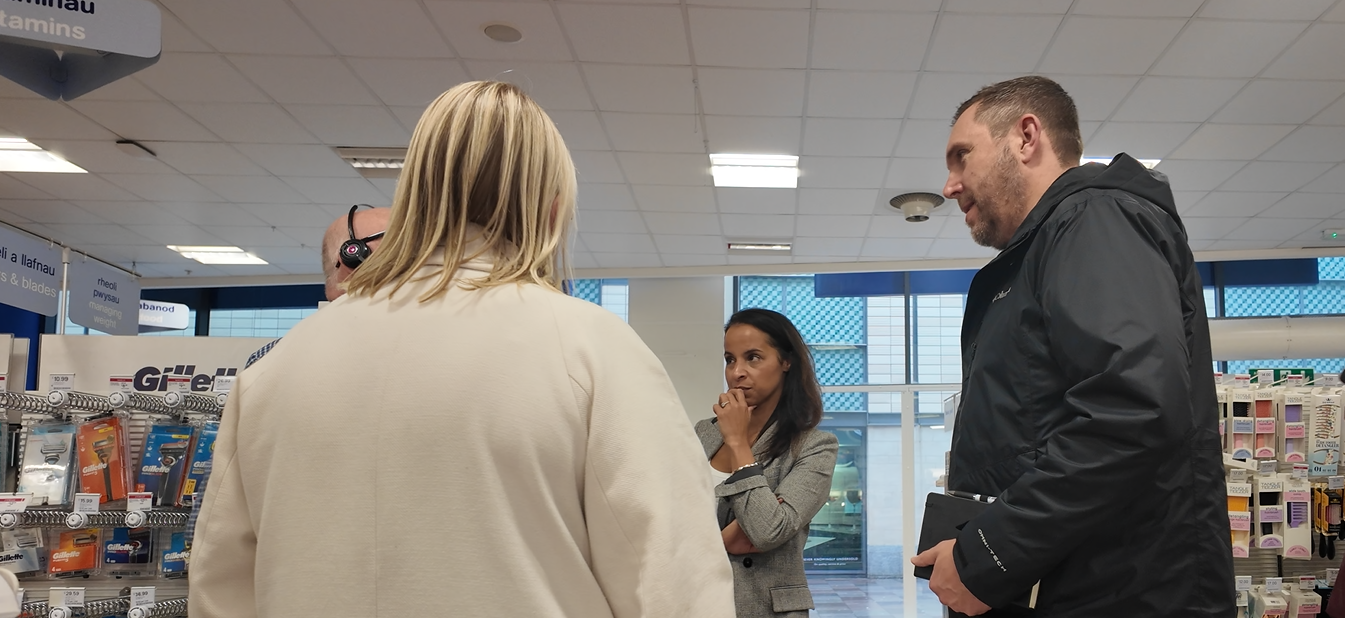 PCC, Rheolwr Canolfan Siopa Dewi Sant 2 a Arolygydd Plismona Lleol