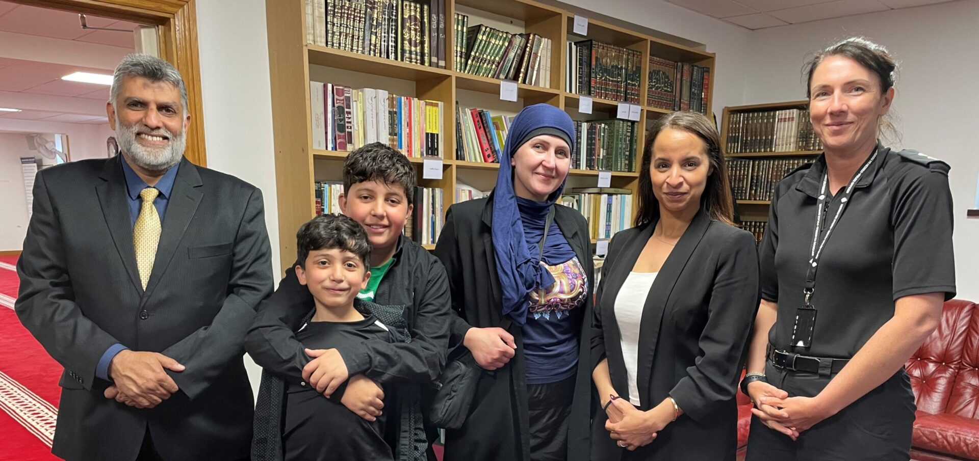 Comisiynydd yn Mosque Dar Ul Isra